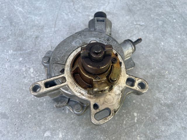 Насос вакуумний BM5G2A451FB FORD