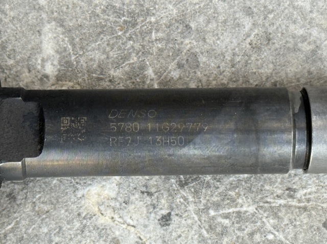 Форсунка дизельна в зборі, розпилювач + тримач RF7J13H50 DENSO