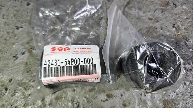 Подушка стабілізатора 4243154P00000 SUZUKI
