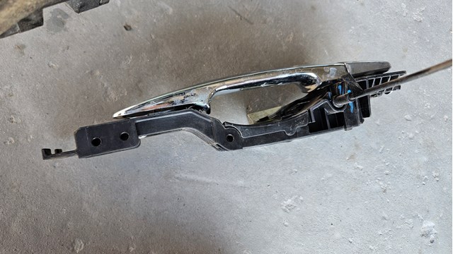 Ручка задніх дверей, зовнішня 826409N00A NISSAN