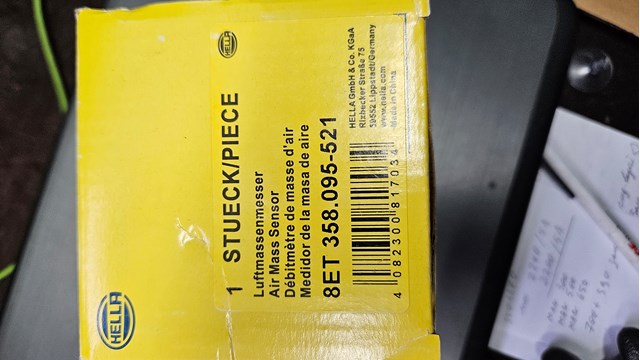 Датчик повітря на впуску 8ET358095521 HELLA
