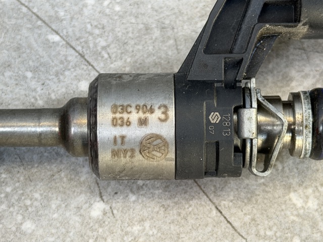 Форсунка паливна 03C906036M VAG