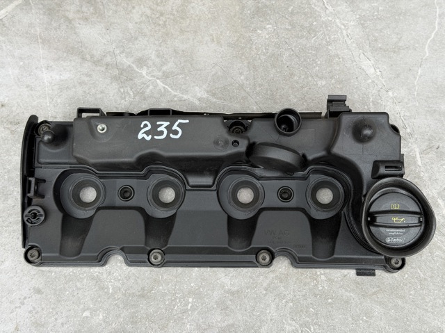 Кришка двигуна 03L103469S VAG