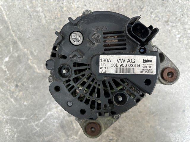 Авто генератор 03L903023B VAG