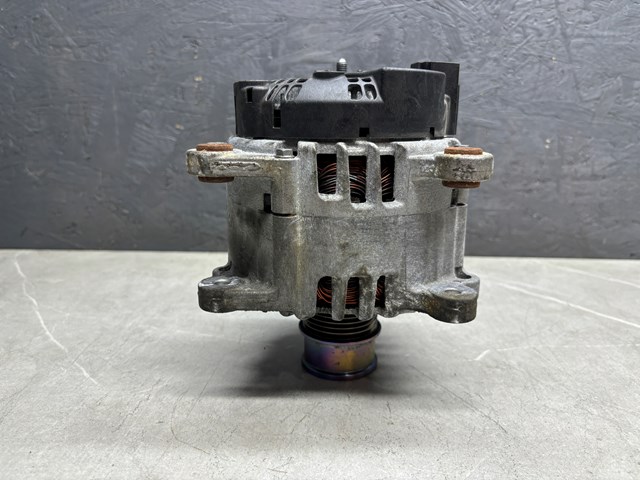 Авто генератор 04C903023K VAG