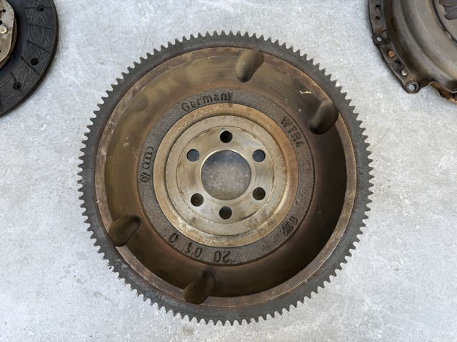Корзина диска зчеплення 052141025 VAG