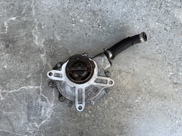 Насос вакуумний 11667635656 BMW