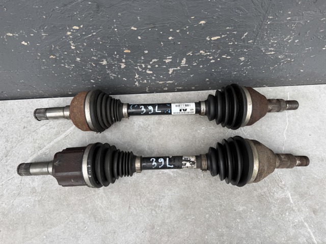 Вісь передня 13219092 OPEL