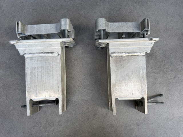Кронштейн підсилювача переднього бампера 8R0807134D PORSCHE