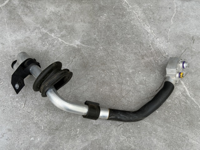 Трубопроводи 8R1260712D PORSCHE