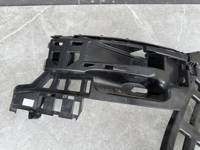 Кронштейн бампера заднього, правий 95B807572A PORSCHE
