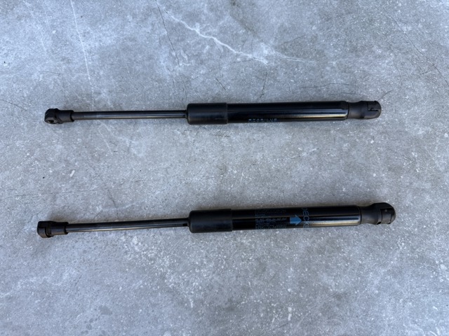 Амортизатор капота газовий Porsche MACAN S