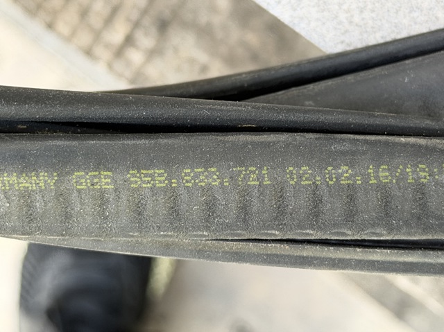 Ущільнювач дверей задніх, (на кузові) 95B833721A PORSCHE