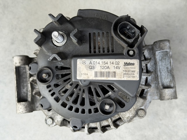 Авто генератор A0141541402 MERCEDES