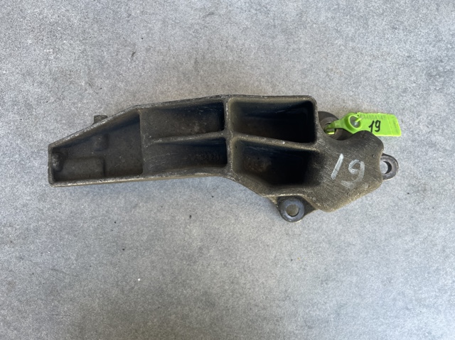 Кронштейн КПП A1682410901 MERCEDES