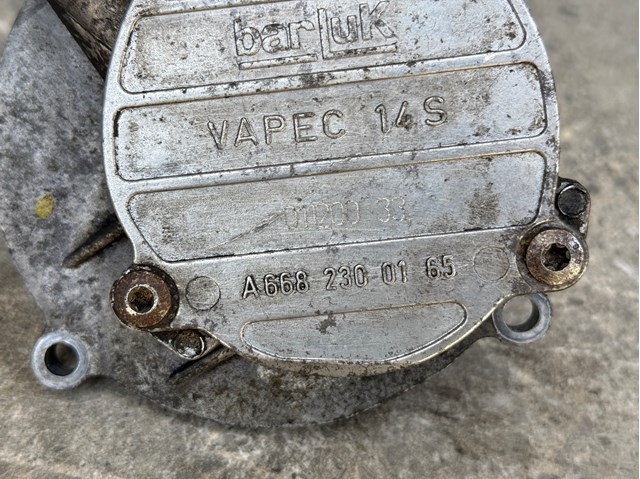 Насос вакуумний A6682300165 MERCEDES