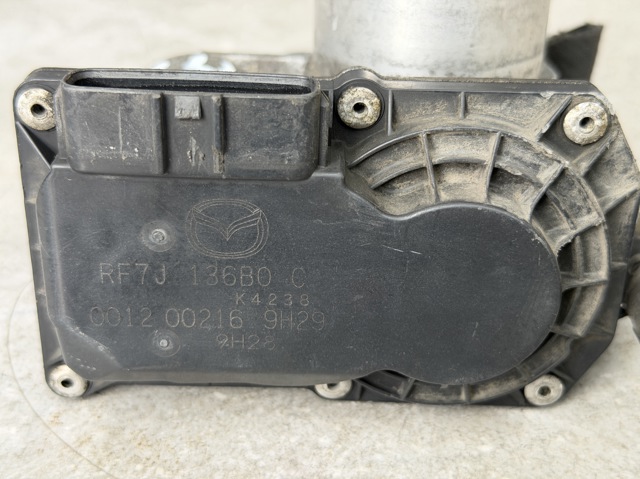 Заслінка повітряна RF7J136B0C MAZDA