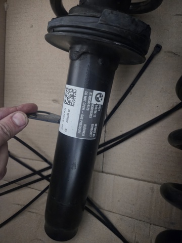 Амортизатор передньої підвіски 31316875922 BMW