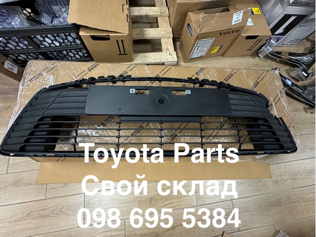 Решітка переднього бампера 5311202B50 TOYOTA