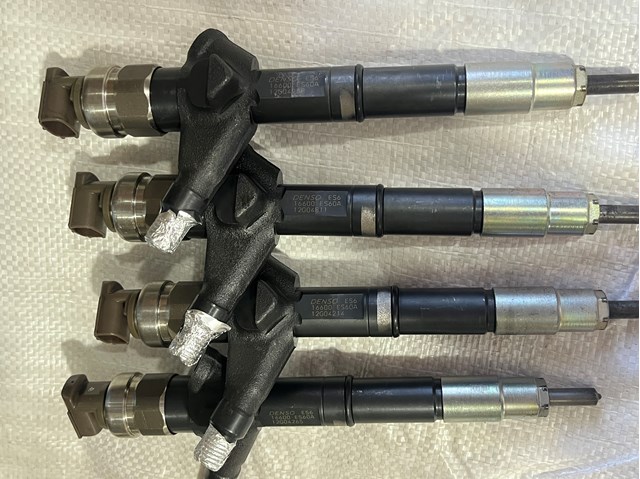 Форсунка паливна 16600ES60A DENSO