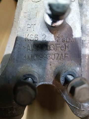Кронштейн подушки (опори) двигуна, лівої 4M0199307AF VAG