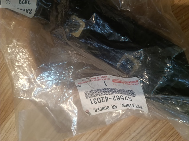 Напрямна заднього бампера, права 5256242031 TOYOTA