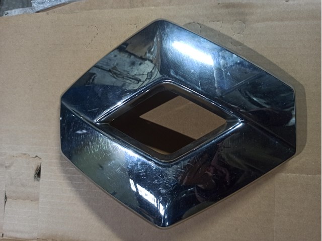 Емблема капота 628904053R RENAULT