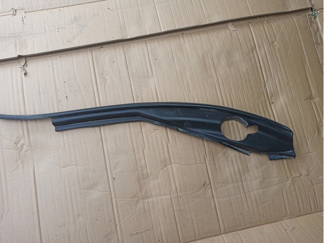 Ущільнювач крила 658214GA0A NISSAN