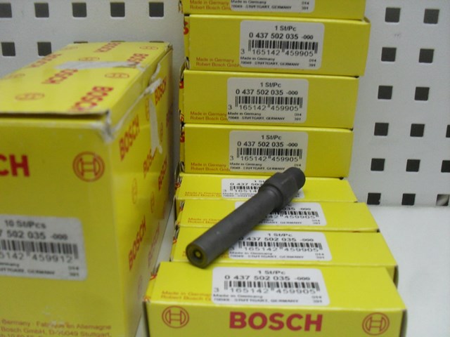 Форсунка дизельна в зборі, розпилювач + тримач 0437502035 BOSCH