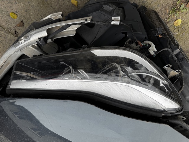Фара передня права 63117408712 BMW