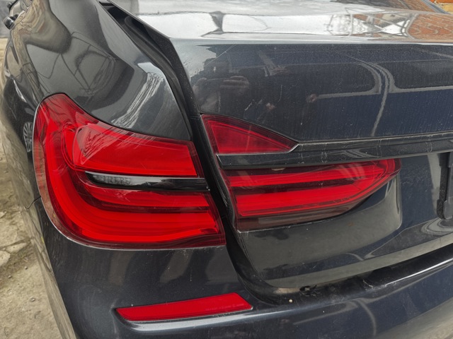 Задній лівий зовнішній ліхтар 63217342965 BMW