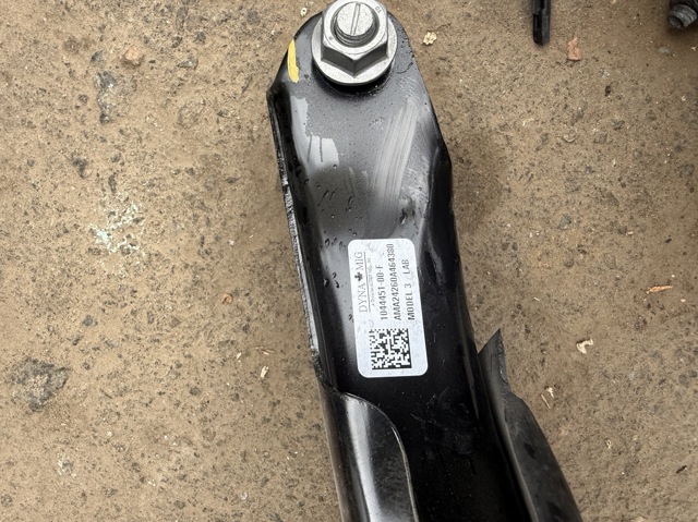 Важелі задньої підвіски 104445100F VAG