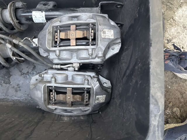 Супорт гальмівний, передній, правий 104462200E TESLA