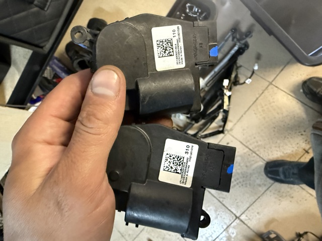 Мотор заслінки печі 150062300A Tesla Model