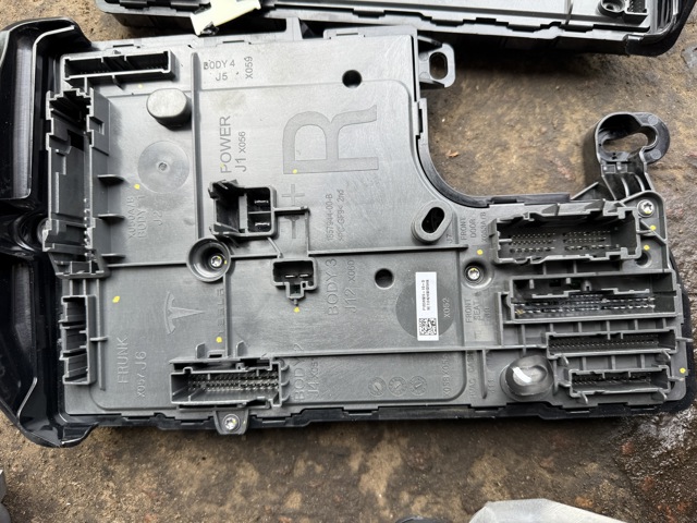 Блок комфорту Tesla Model 3