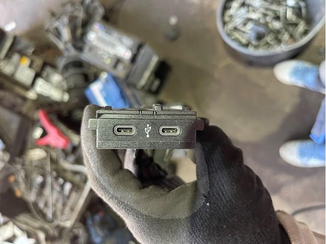USB-розгалужувач 2G6035736 VAG