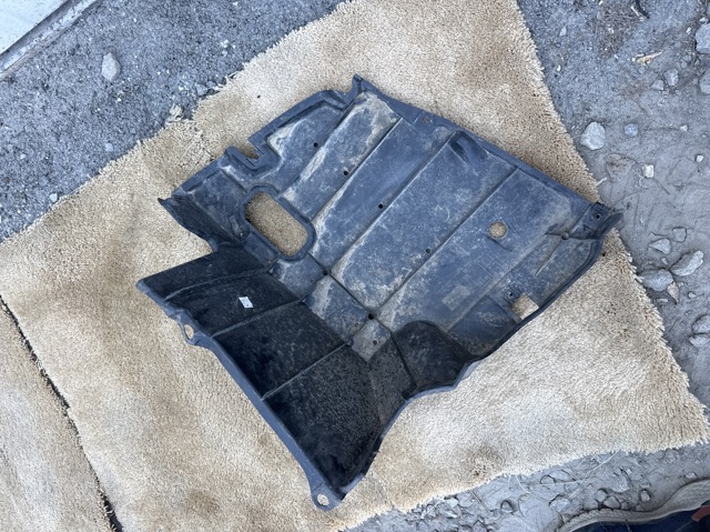 Захист двигуна, лівий 587240E100 TOYOTA