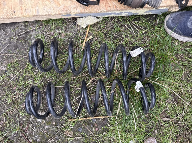 Пружина підвіски задня 5Q0511115AN VAG