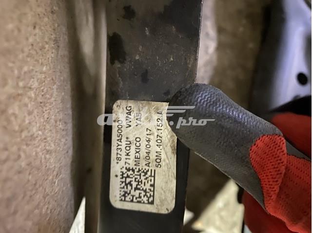 Правий важіль передній нижній підвіски 5QM407152A VAG