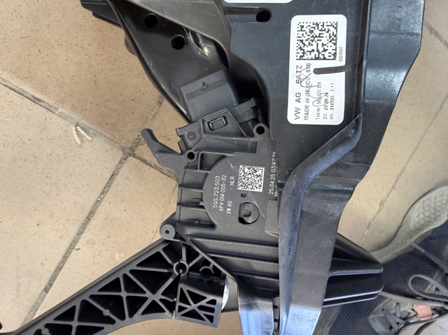 Підаль газу 5QS723503 VAG