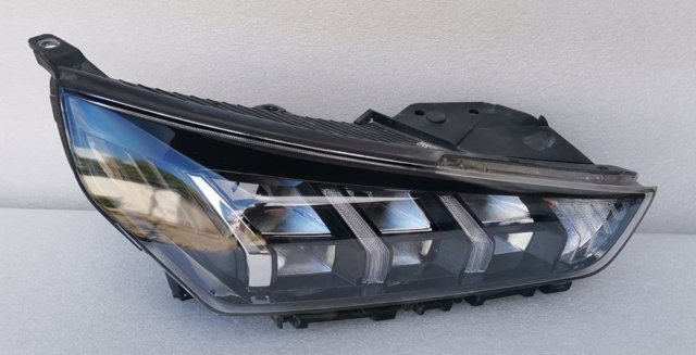 Фара комбінована, передня 92102G2200 HYUNDAI