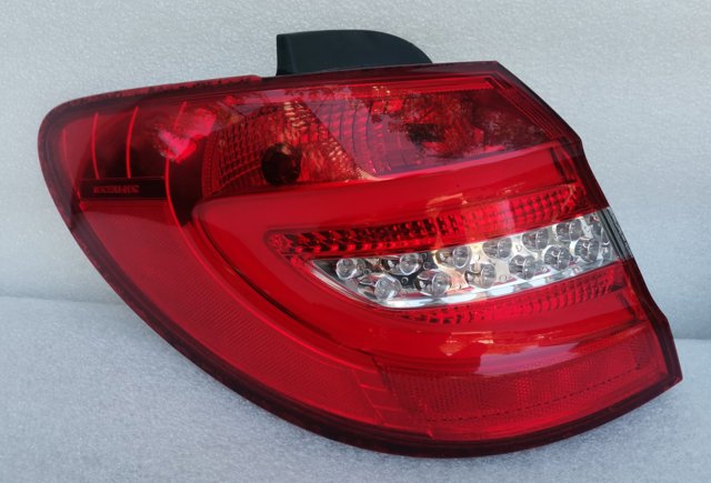 Задній лівий зовнішній ліхтар A2468200564 MERCEDES
