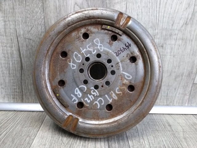 Маховик із зубчастим ободом в зборі 06J105266AE VAG