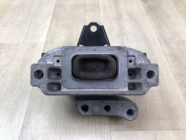 Подушка (опора) двигуна, права передня 1091A211 MITSUBISHI