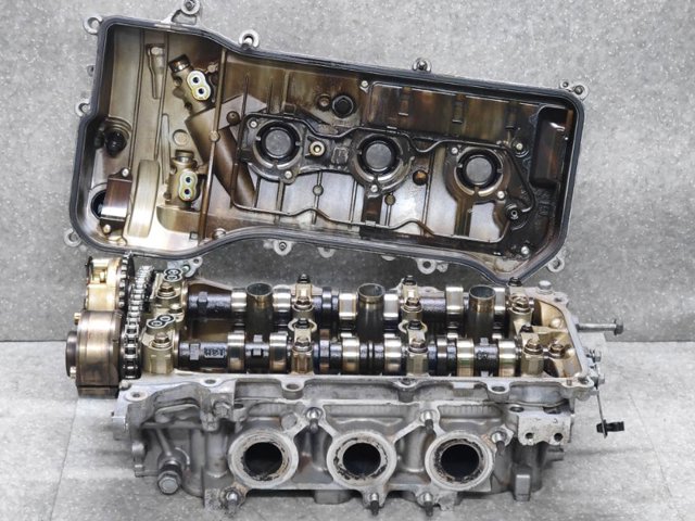 Головка блоку циліндрів (ГБЦ), ліва 1110239055 TOYOTA