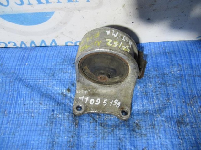Подушка двигуна передня 112208J000 NISSAN