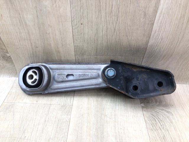 Подушка (опора) двигуна, задня 113604BA0B NISSAN