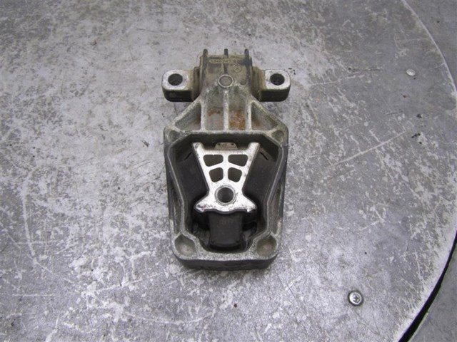 Опора двигуна задня 113605DA0A NISSAN