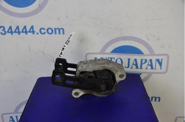 Подушка (опора) двигуна, права передня 11360JA000 NISSAN