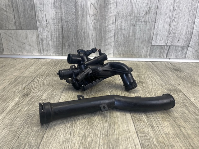 Корпус термостата в зборі 11538674895 BMW